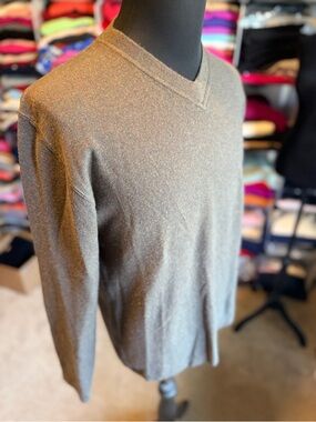 Classic Men's V-Neck Sweater in Taupe Brown
